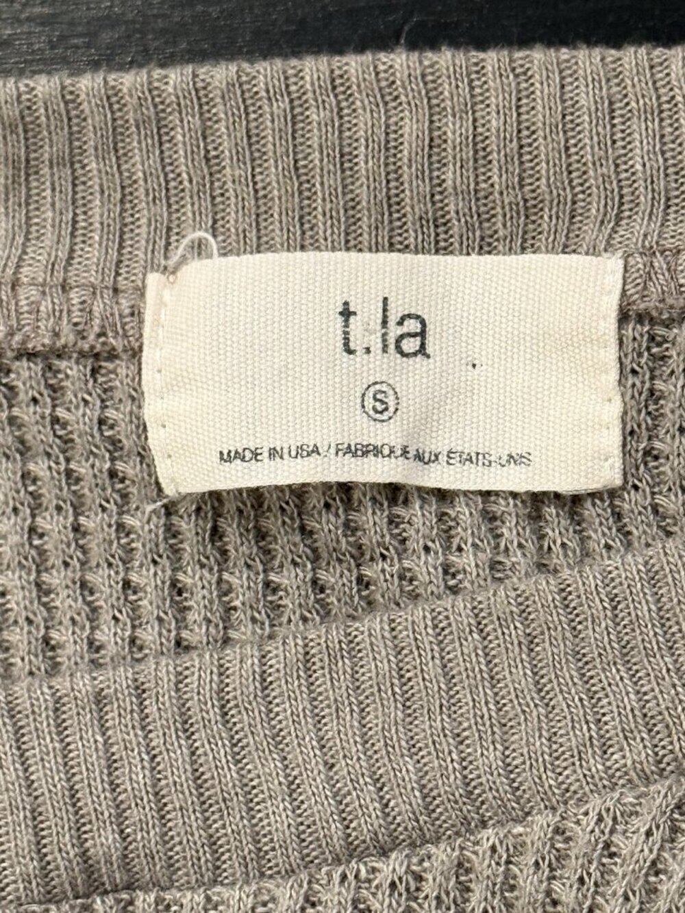 ANTHROPOLOGIE T.LA Kenwood Sz S Gray Waffle Knit Ruffle Asymmetric Top - Picture 4 of 7